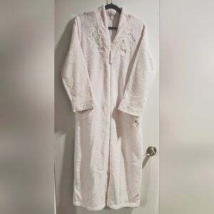 NWT Women's Pink Embroidered Robe Small